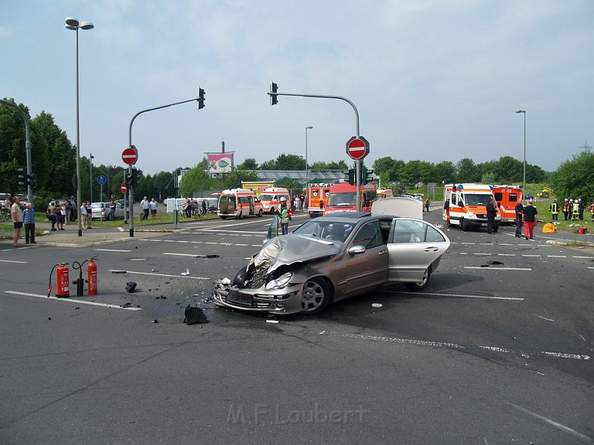 Schwerer Unfall mit Reisebus Lohmar Donrather Dreieck P025.JPG